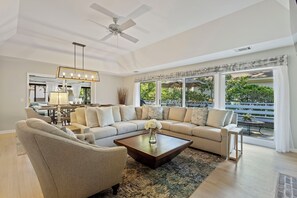 Spacious renovated home with 2,500 sq ft to spread out