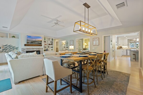 HOST & HOME presents… 29 Heath. With an open concept layout and dining table for 8