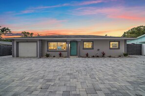 The inviting front entrance to your perfect Florida getaway!