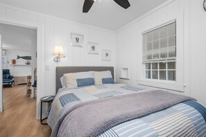 Bedroom 1- Queen- Main level