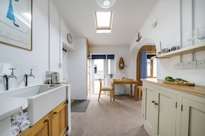 Meads Cabin, Charmouth: The kitchenette is ideal for preparing tasty treats