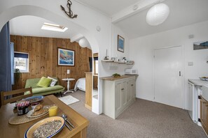 Meads Cabin, Charmouth: Enjoy the sociable open-plan space