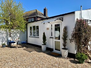 Meads Cabin, Charmouth: Beautiful and bijou, perfect for a break by the sea