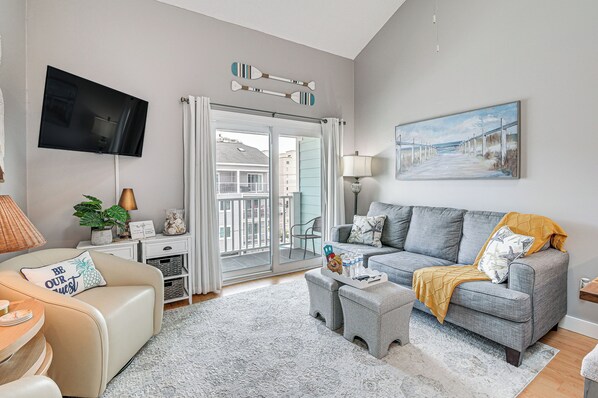 Murrells Inlet Vacation Rental | 2BR | 1BA | 750 Sq Ft | Stairs Required