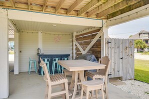 Patio | Gas Grill | Bar Area | Outdoor Shower