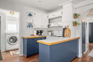 Enjoy cooking with everything you need in this modern space.