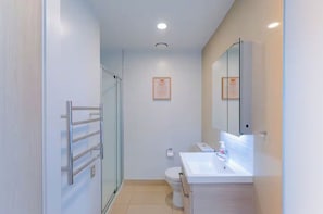 Fully stocked bathroom, washing machine, Heated towel rack, Hair dryer, shower