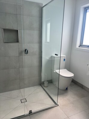 Main Bedroom Ensuite