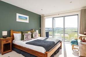14 Azure, Newquay: Boasting three beautifully appointed bedrooms