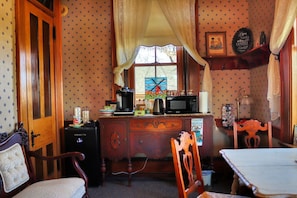 Breakfast Room