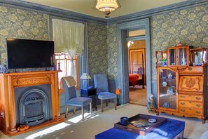 Common Area Blue Room