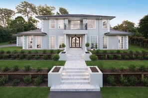 An elegant Welcoming sight