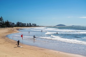 The beautiful Alexandra Headland patrolled beach is a 800m stroll away.