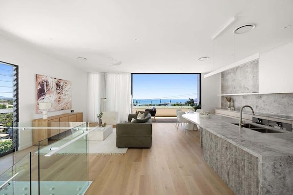Come home to space and comfort with an open-plan living complemented by floor-to-ceiling views and stylish furnishings.