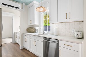 Fully equipped kitchen, including a dishwasher to make cleanup a breeze.
