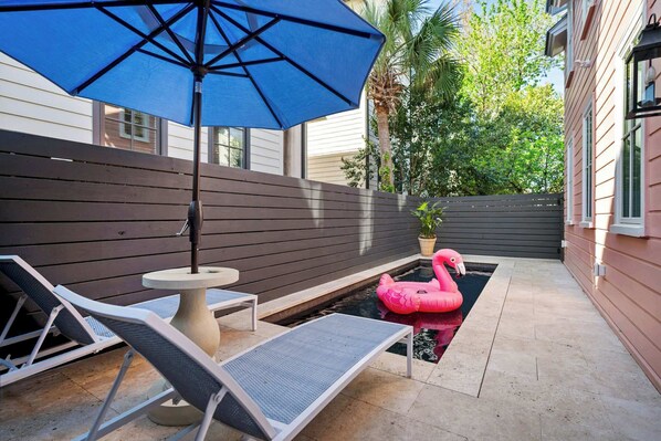 One of roughly only a dozen plunge pools in the STR overlay!
