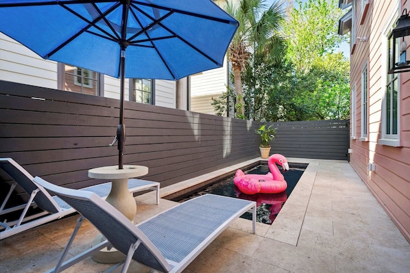 One of roughly only a dozen plunge pools in the STR overlay!