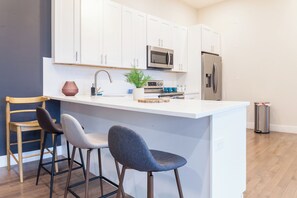 Experience culinary freedom with our expansive kitchen island. #TopNotchAppliances #KitchenEssentials