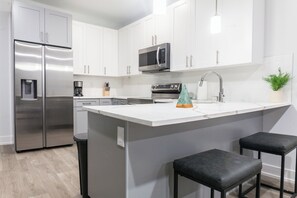 Our well-equipped and cozy kitchen will make your meals taste even better. Cook with style! #CookingGoals #MasterChef