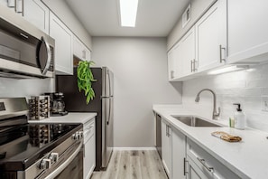 Fully equipped for your inner chef! From morning coffee to midnight snacks, this modern kitchen features all the essentials