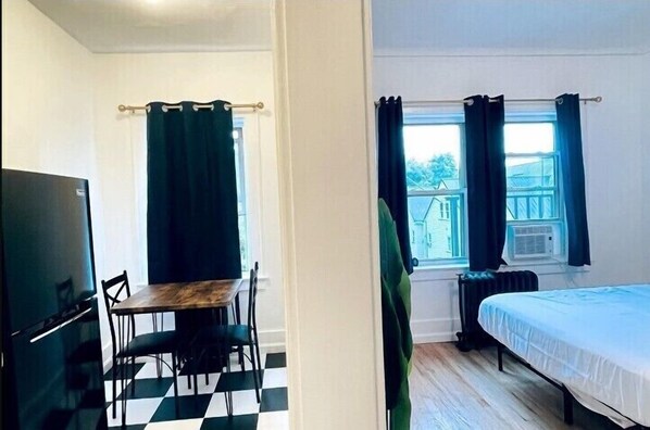 Unwind in our cozy bed after a long hectic journey. Relax and feel at home. #Homeawayfromhome #cozyretreat #cozybed #Queen #Comfy /
