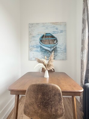 Cozy Dining Space – Perfect for enjoying meals together.