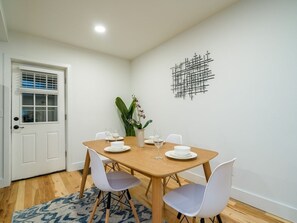 Enjoy intimate meals with a dining set designed to accommodate four guests, providing a cozy and inviting atmosphere for shared dining experiences. #DineTogether #PremiumDinnerware #FineDine
