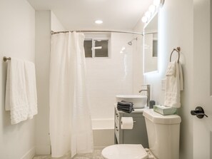 Modern bathroom with beautiful tough light mirrors to give you brighter look. #SpaLikeTreatment #BathTub #Restroom
