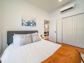 Comfy Queen Bed with Hotel Quality Linens