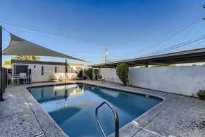 Relax pool side and soak up the AZ sunshine.