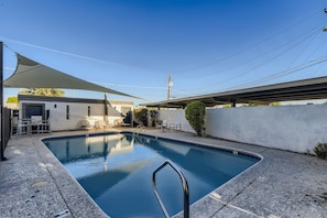 Relax pool side and soak up the AZ sunshine.