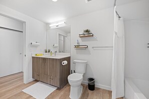 Bathroom with modern finishes
