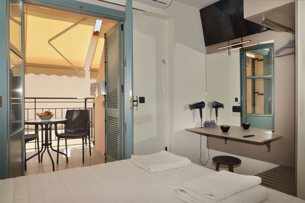 Relaxing vibes: Enjoy the city view from your confortable room
