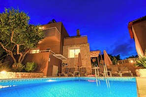 Private pool