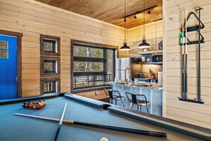 Start your morning at the breakfast bar, and end the night with a game of pool—this space has it all.