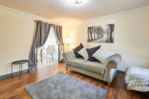 Venture Park Villas, Kettering - Host & Stay