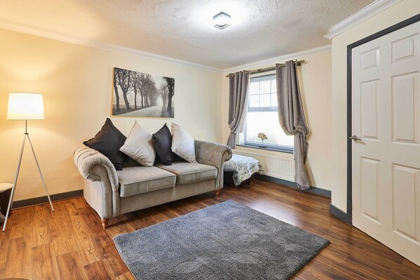 Venture Park Villas, Kettering - Host & Stay