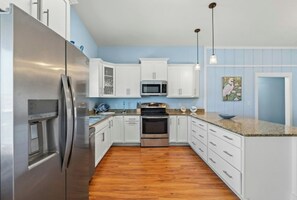 All modern appliances to make meal preparation a breeze.