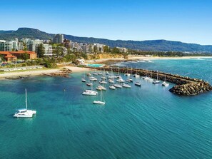 Watch boats drift across crystal-clear waters or grab fish and chips by the shore—Belmore Basin is just a four-minute drive away for a classic seaside moment.