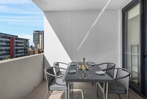 Step outside for alfresco dinners, a chilled evening drink, or simply to take in the view of the sparkling shared pool and surrounding cityscape.