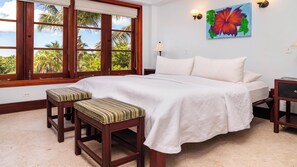2nd Bedroom with King bed or 2 Twins