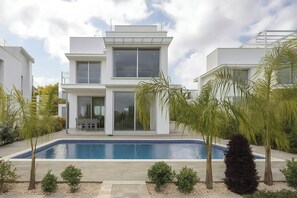 Exterior View Garden and Pool