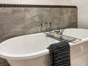 Open plan living space | Mid Terrace, Llanfilo Brecon