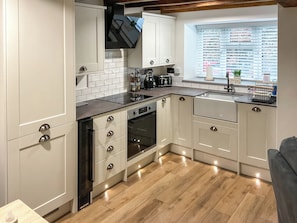 Open plan living space | Mid Terrace, Llanfilo Brecon