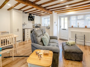 Open plan living space | Mid Terrace, Llanfilo Brecon