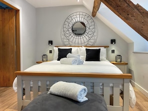 Open plan living space | Mid Terrace, Llanfilo Brecon