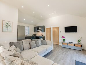 Living area | Lodge 2 - Fieldview Fishery, Saltfleetby