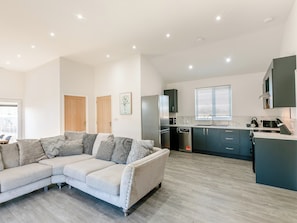 Living area | Lodge 2 - Fieldview Fishery, Saltfleetby