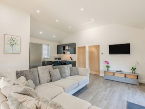 Living area | Lodge 2 - Fieldview Fishery, Saltfleetby