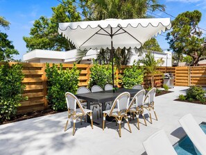 Outdoor dining